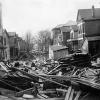 Ohio: Árvíz, 1913. Az Nflood Megrongálta A Házakat Daytonban, Ohio, A Nagy Daytoni Árvíz Után. Fénykép, 1913. Poszter